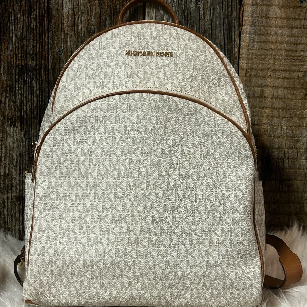 Michael Kors Abbey Fashion Backpack In Vanilla/Acorn